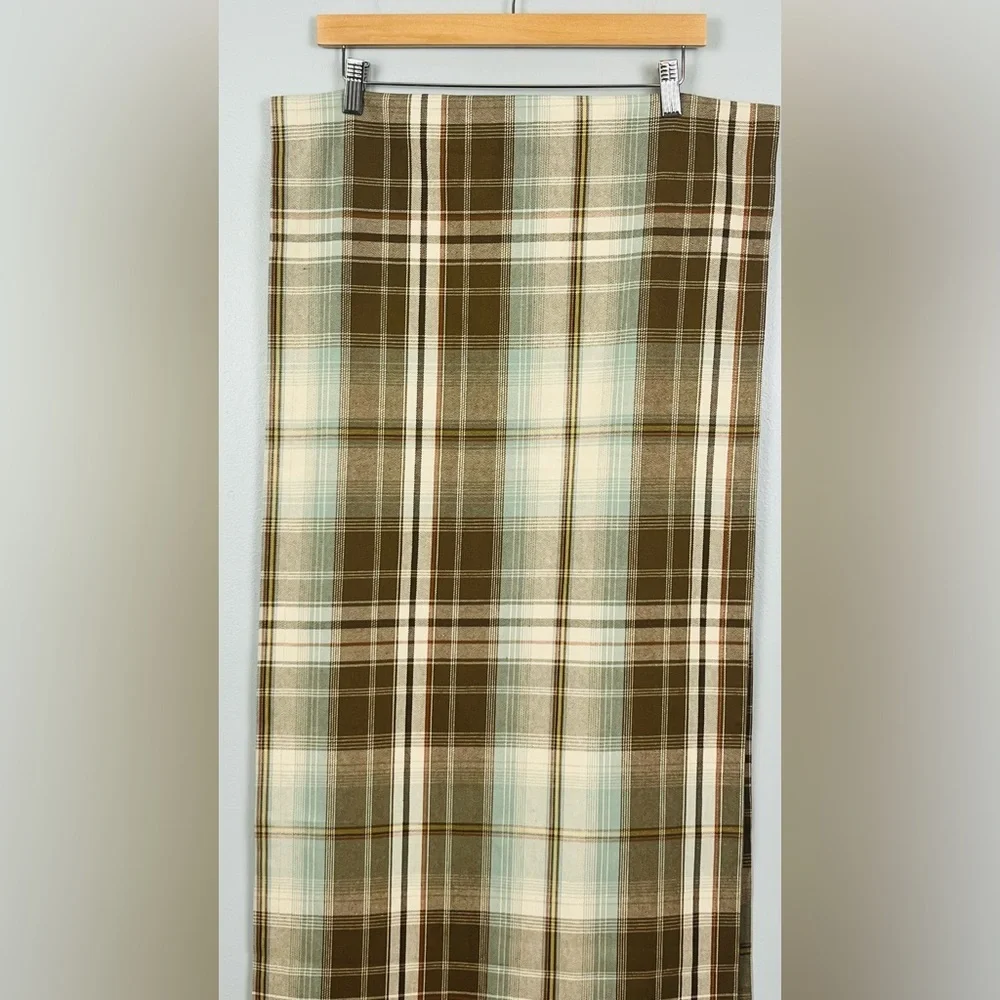Pottery Barn 100% cotton ivory & brown plaid 18” x 108” tablerunner.